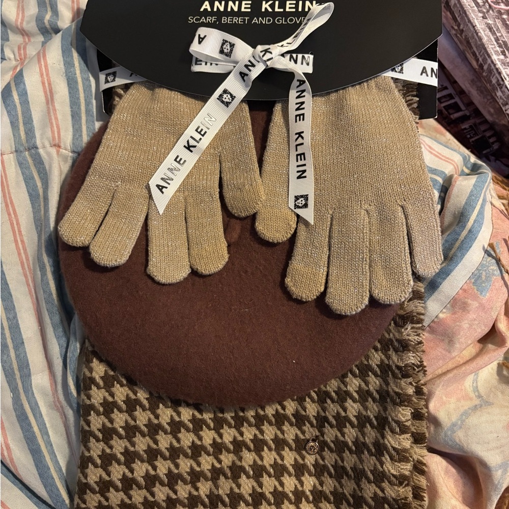 Anne Klein Gold Gloves with Brown Beret and Brown/Cream Houndstooth Scarf